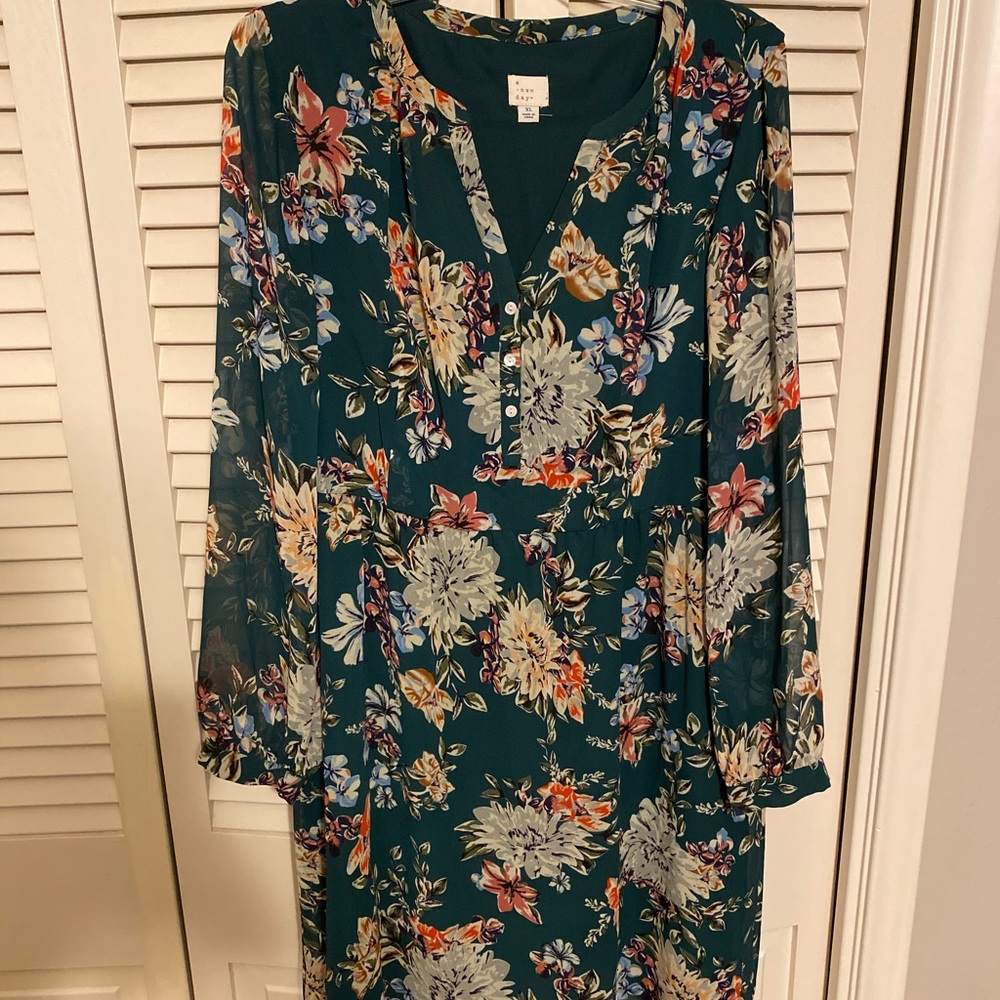 🌺 Beautiful Floral Dress! 🌸